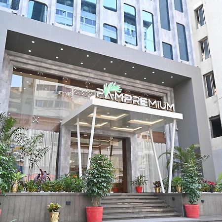 Pam Premium Hotel Vadodara Bagian luar foto
