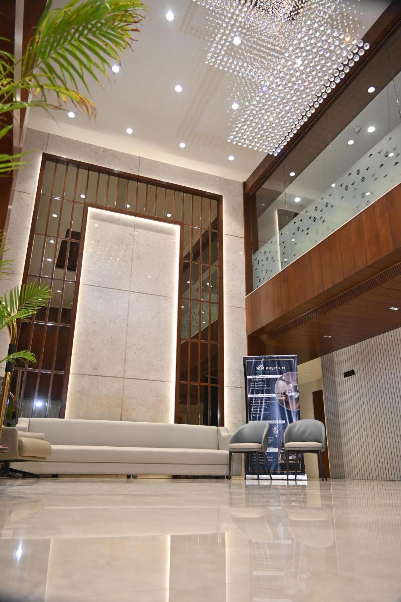 Pam Premium Hotel Vadodara Bagian luar foto